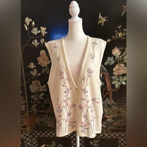Vintage 1990's Tan Jay Purple/Pink Floral Sweater Vest with decorative buttons